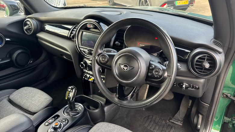 MINI Hatchback 135kW Cooper S Level 2 33kWh 3dr Auto Electric Hatchback